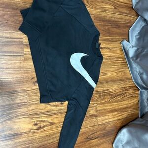 Nike Cropped Black Sweatshirt